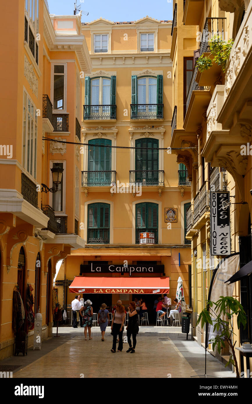 Scena di strada nel centro storico di Malaga, Andalusia, Spagna meridionale Foto Stock