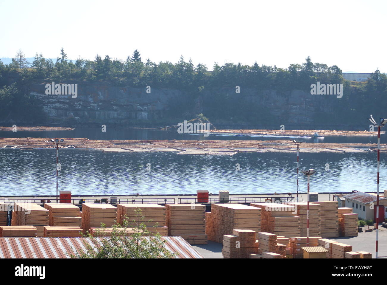 Sfondo ideale di legname legno cantiere in Canada Columbia Britannica, splendida insenatura, acqua di lago Foto Stock