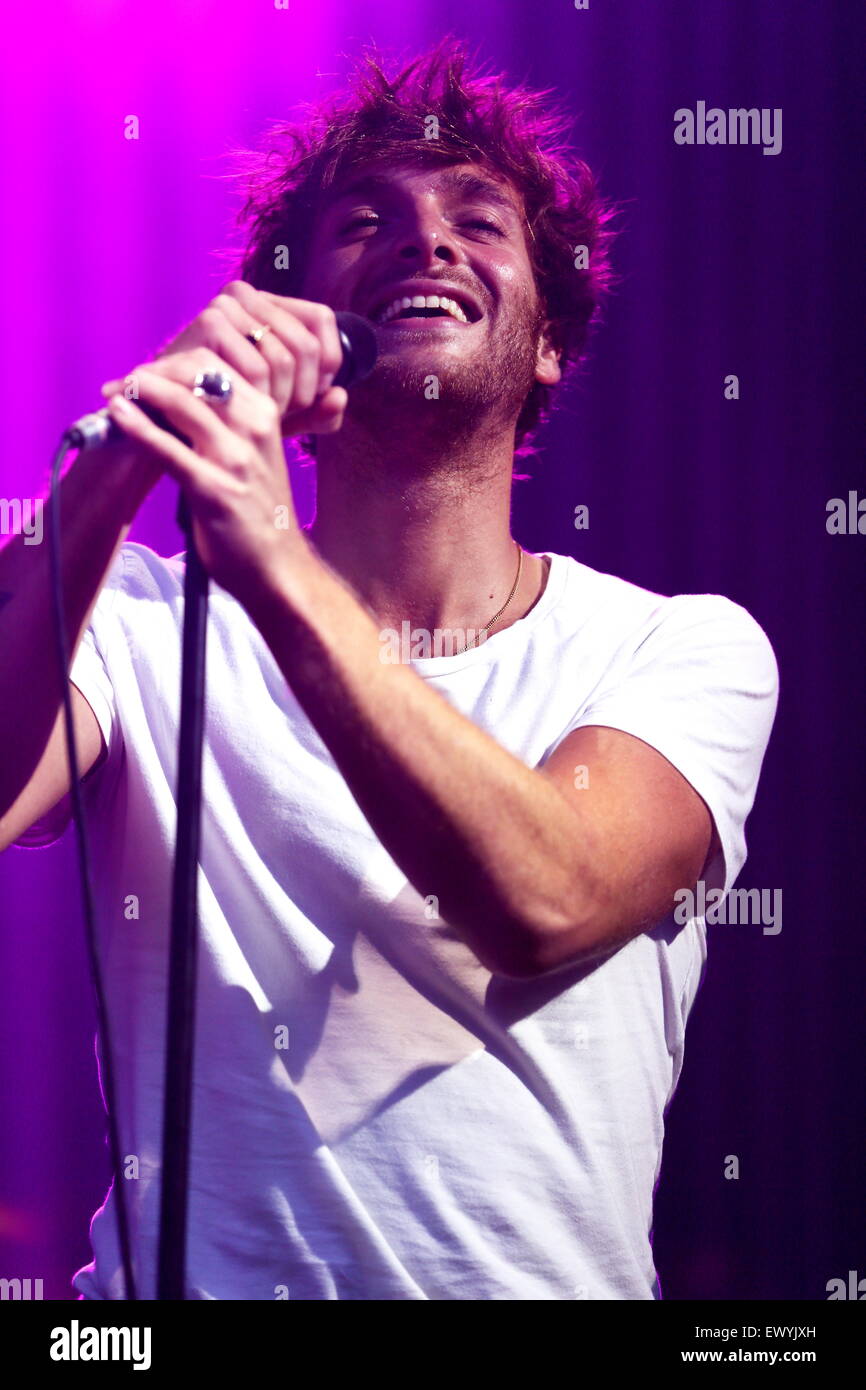 Manchester, Regno Unito. 2 Luglio, 2015. Il cantante-cantautore Paolo Nutini suona dal vivo al sell out folla sulla prima notte di estate in città Manchester 2015 a Castlefields, Manchester. Credito: Alamy Live News/Simon Newbury. Foto Stock