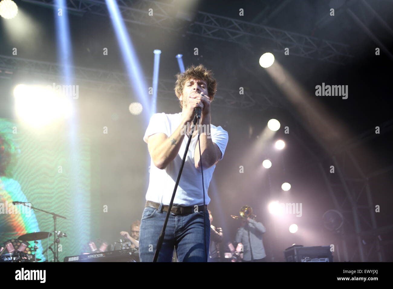 Manchester, Regno Unito. 2 Luglio, 2015. Il cantante-cantautore Paolo Nutini suona dal vivo al sell out folla sulla prima notte di estate in città Manchester 2015 a Castlefields, Manchester. Credito: Alamy Live News/Simon Newbury. Foto Stock