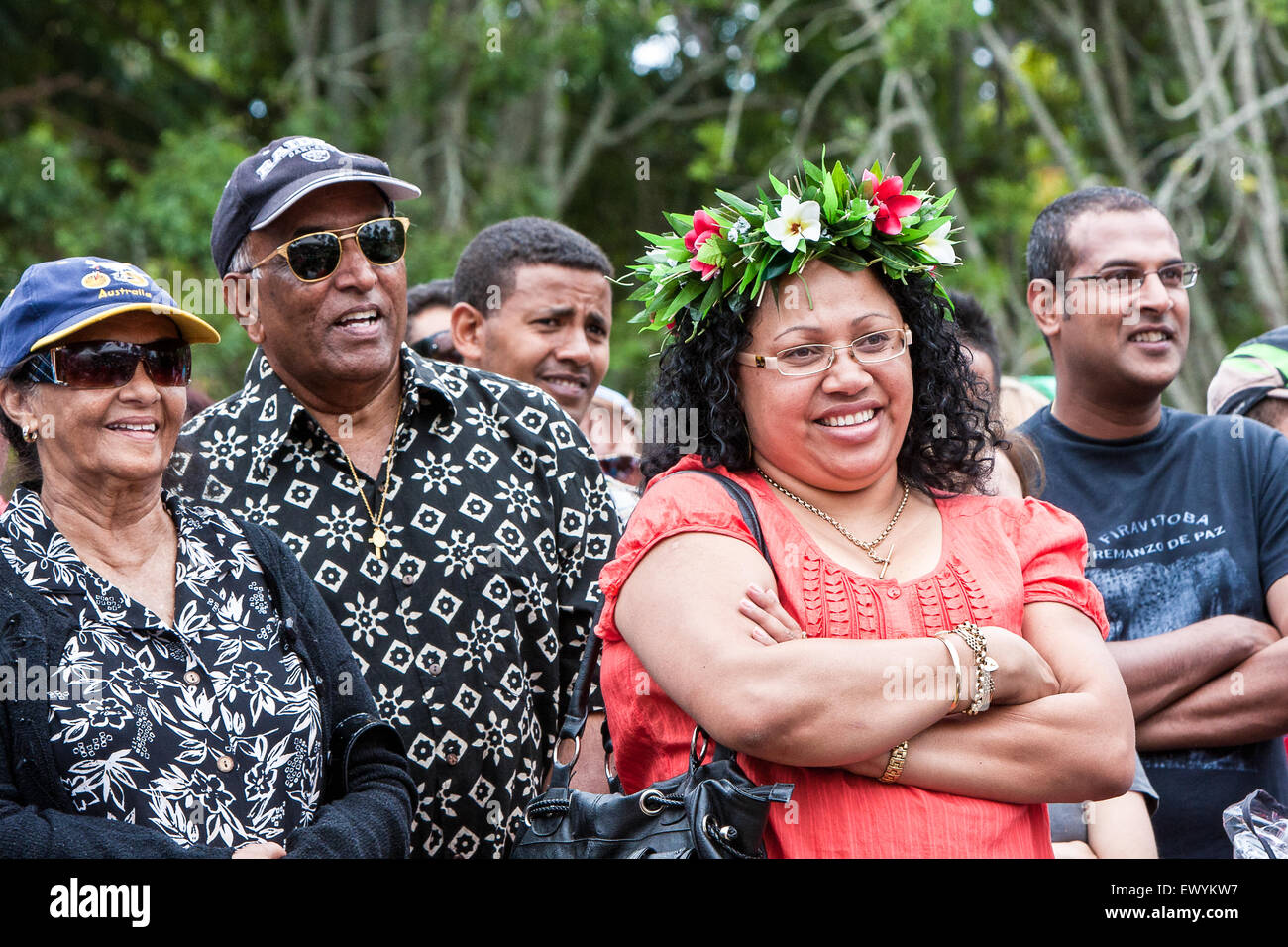Pubblico dalle isole del Pacifico la visualizzazione gli interpreti di marcia annuale raduno al Festival Pasifika,Auckland, Nuova Zelanda Foto Stock