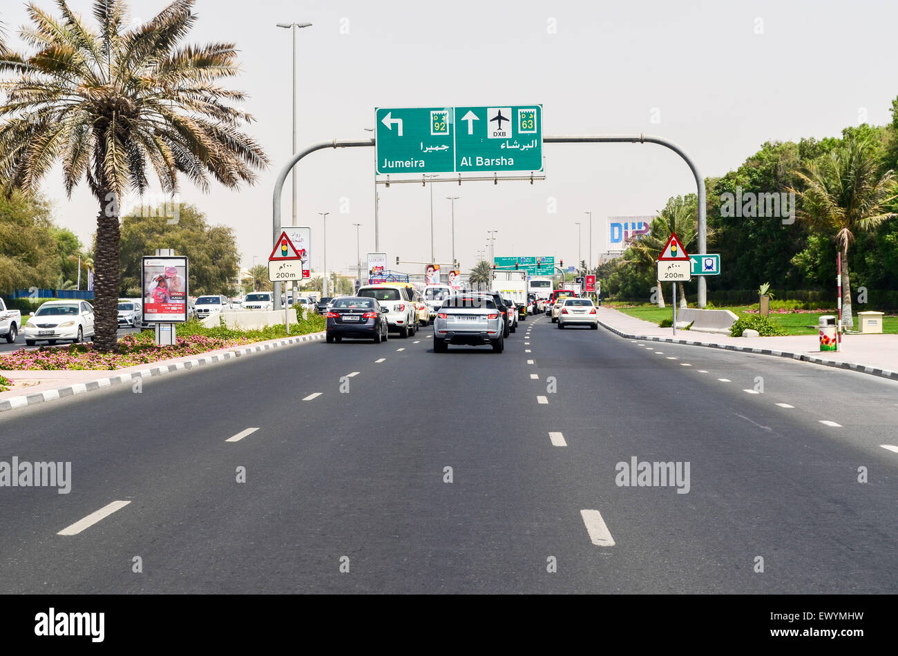 Poco traffico sulle strade di Dubai, Emirati arabi uniti Foto Stock