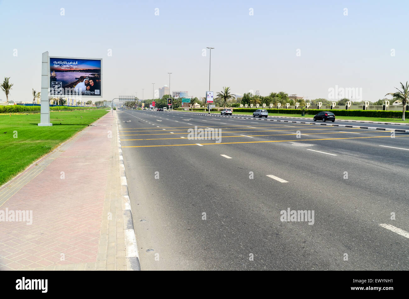 Nessun traffico sulle strade di Dubai, Emirati arabi uniti Foto Stock