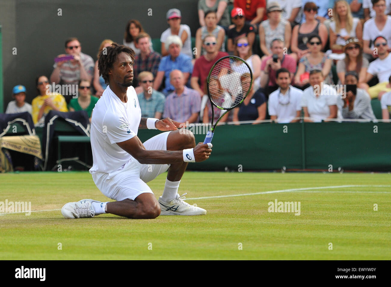 Il torneo di Wimbledon, Regno Unito. 02Luglio, 2015. Il torneo di Wimbledon Tennis campionati. Colleghi Singoli Secondo turno match Gael Monfils (Fra) sconfitte Adrian Mannarino (fra) Credito: Azione Sport Plus/Alamy Live News Foto Stock