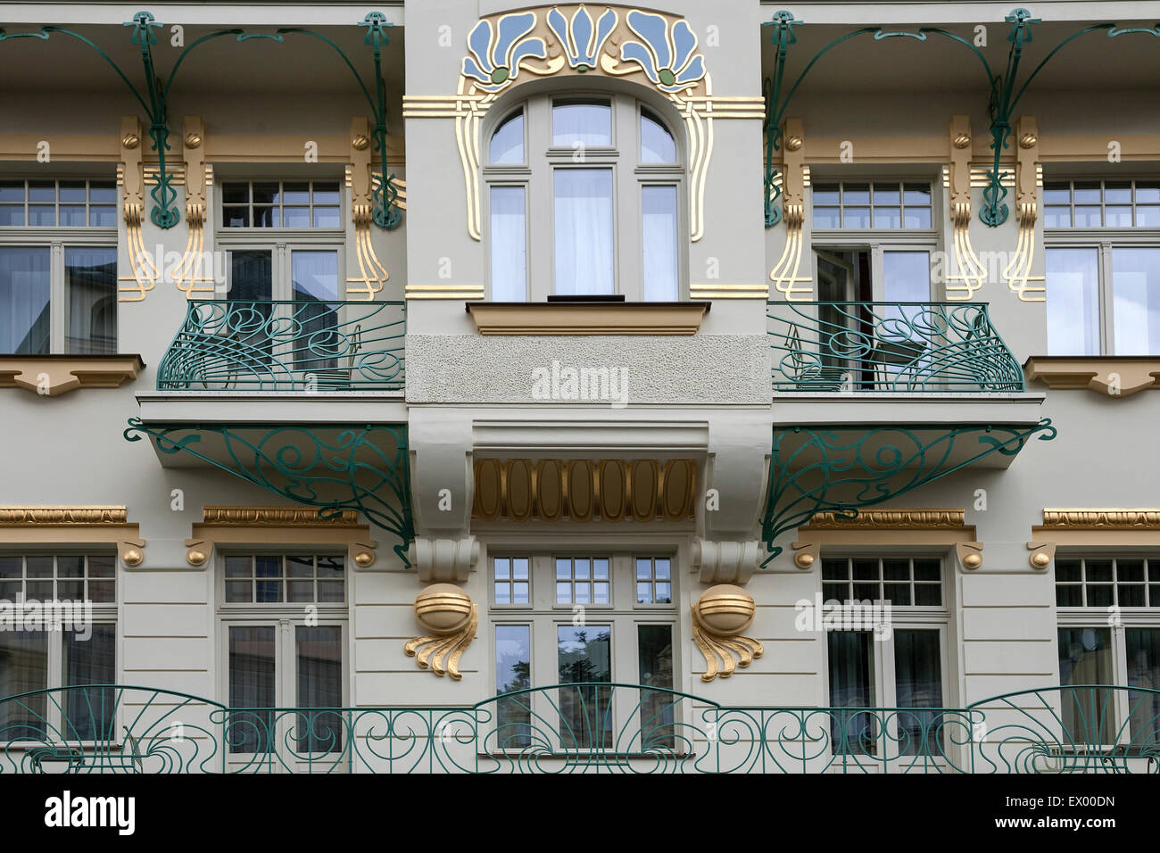 Felix Zawojski House, facciata, edificio art nouveau, Karlovy Vary, Bohemia Repubblica Ceca Foto Stock
