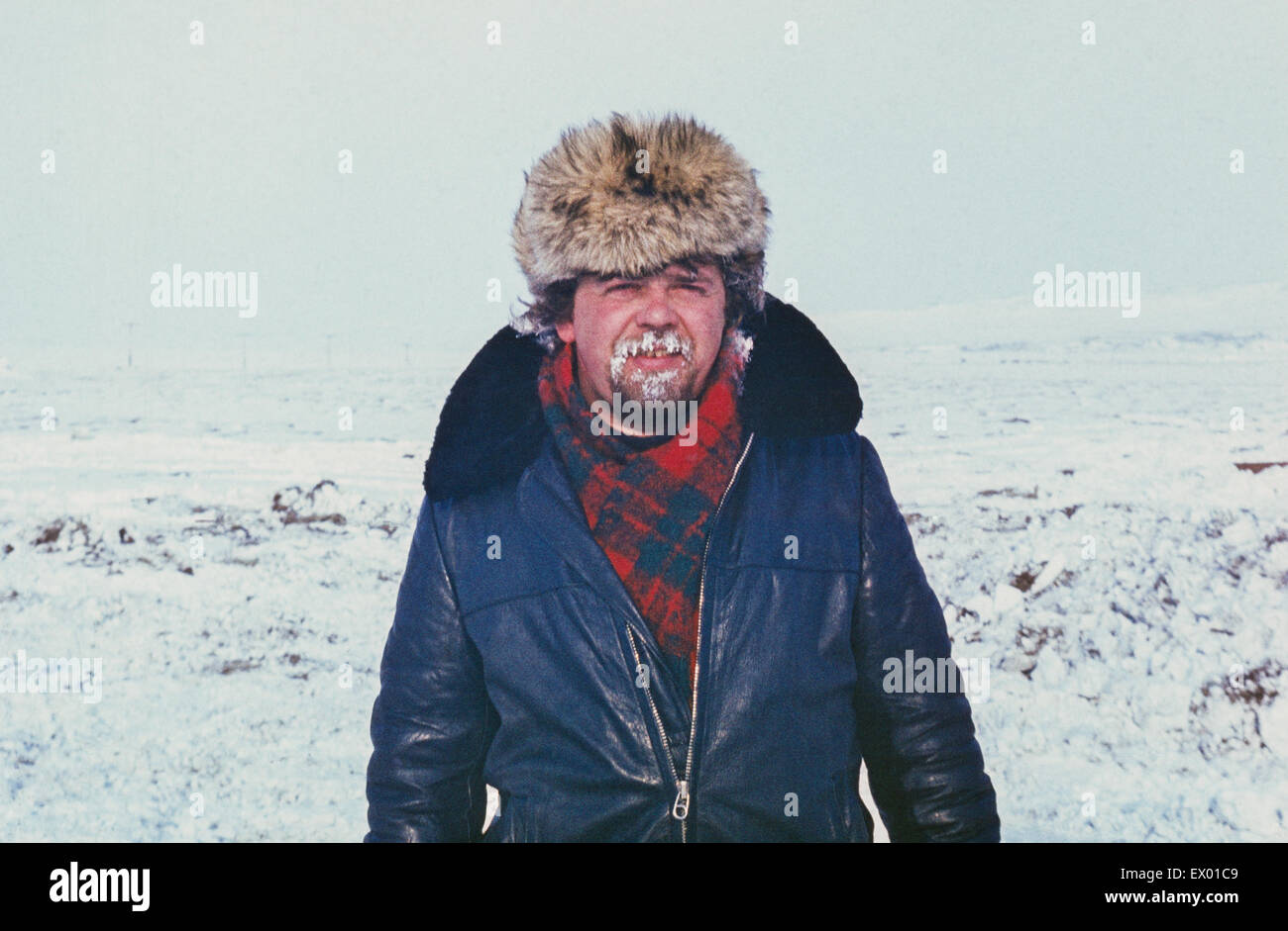 Outdoor Ritratto di giovane oro sovietico-prospector - Vintage foto scattata in condizioni estreme di temperatura nella tundra, Chukchi Peninsula, USS Foto Stock