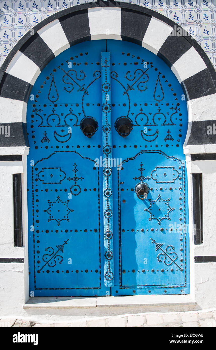 Ornati porta blu, Tunisi, Tunisia Foto Stock
