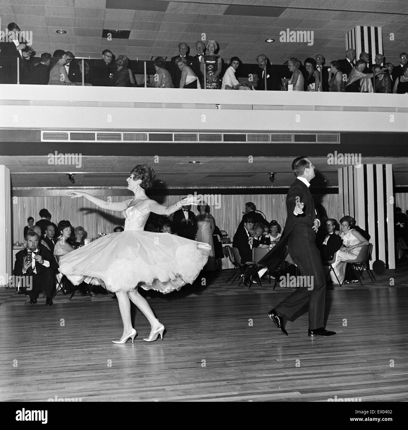 Palla di carità, Rank Della Parte superiore di sala da ballo, Reading, Berkshire, 28 ottobre 1967. Foto Stock
