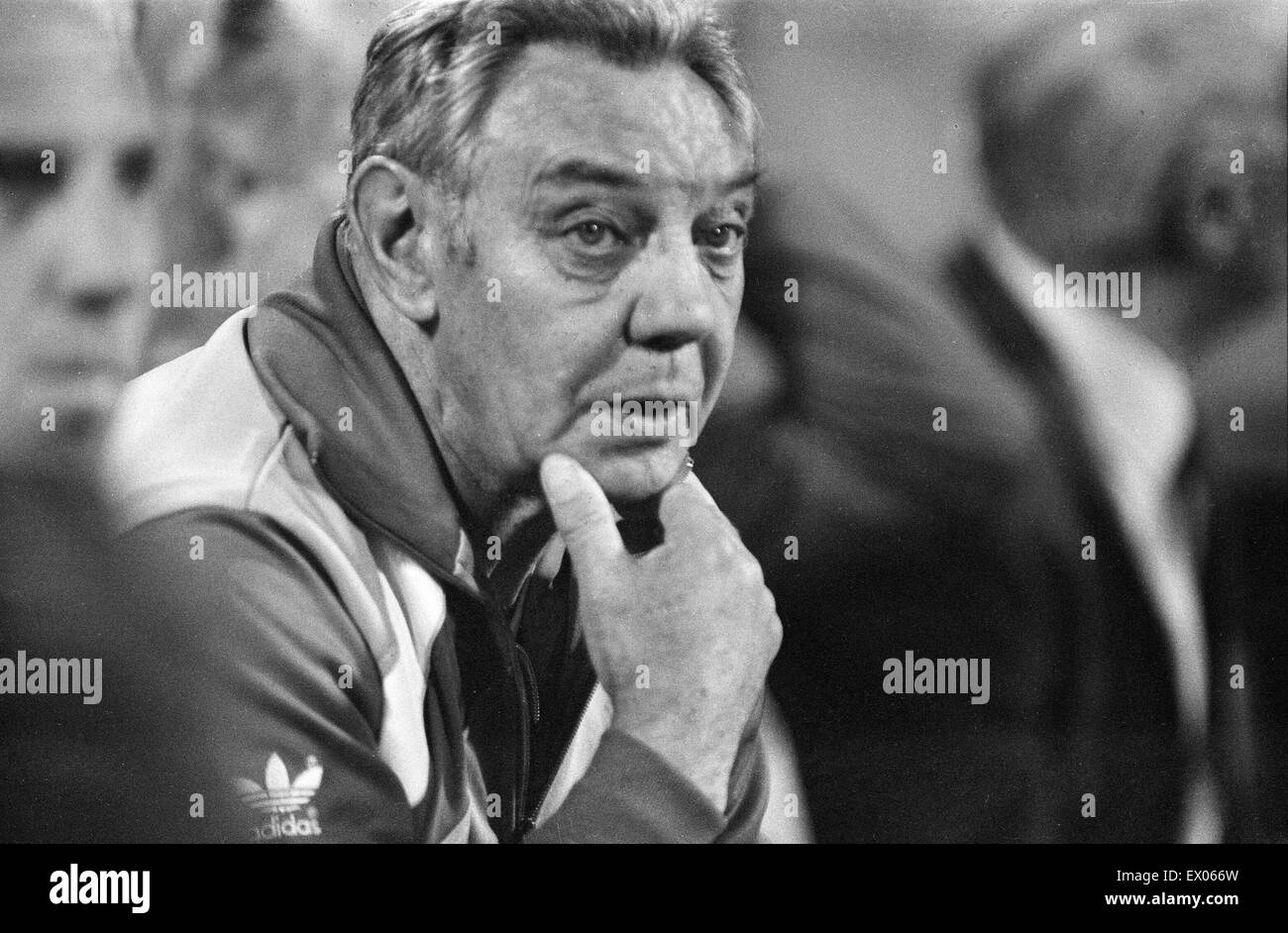 La Juventus 1-0 Liverpool, 1985 European Cup Final, Heysel Stadium, Bruxelles, Belgio, Mercoledì 29 Maggio 1985. Azione di confronto. Joe Fagan, Liverpool manager, orologi corrispondenza da piroga. Foto Stock