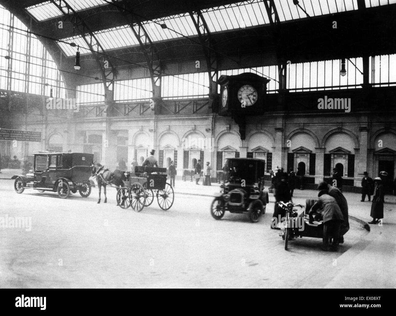 Vista interna Snow Hill la stazione ferroviaria di Birmingham che mostra la prenotazione atrio della hall in aprile 1912, l'anno la stazione ricostruita è stata completata. Aprile 1912. Foto Stock