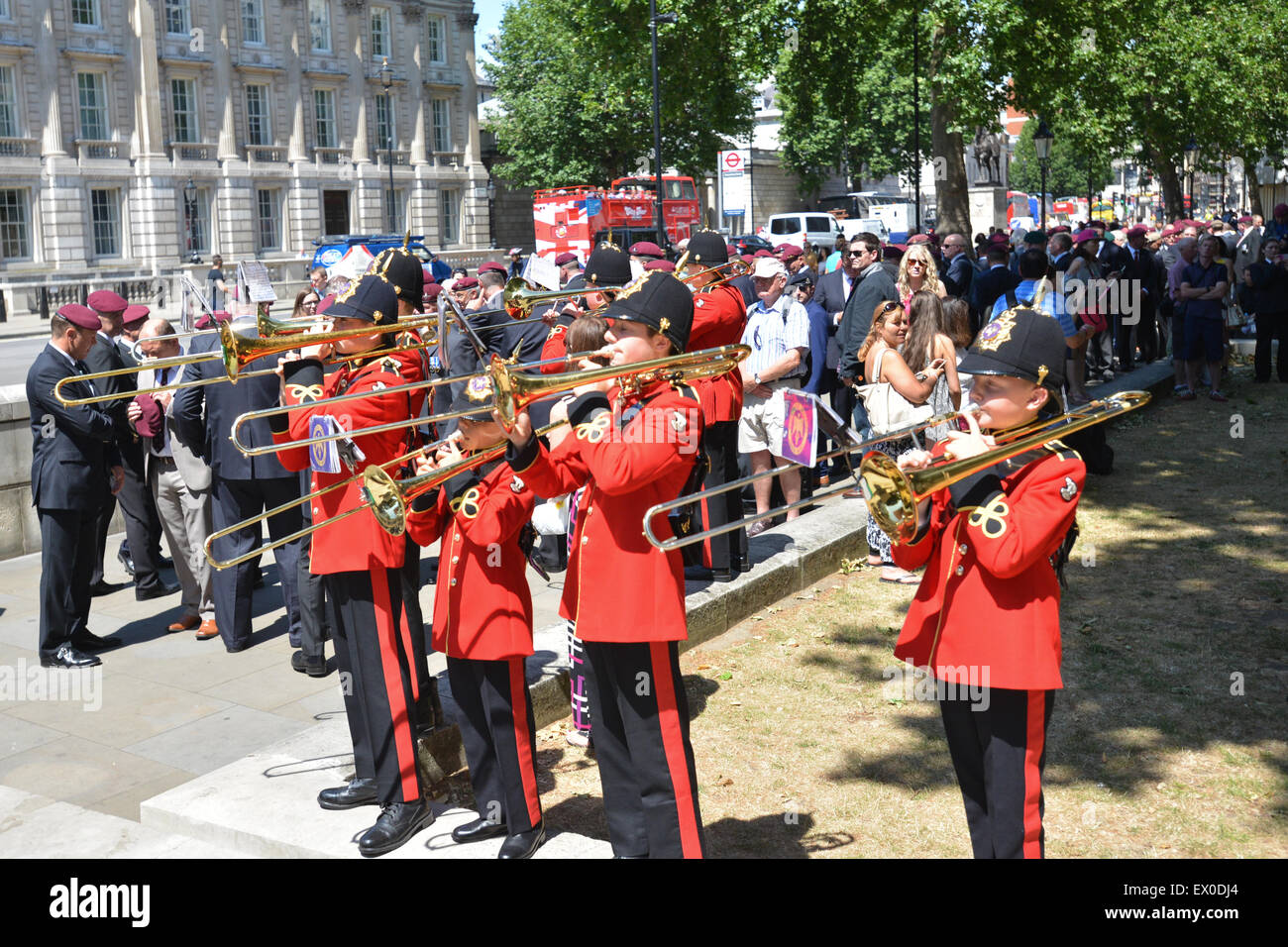 A marzo si svolge su Whitehall di campagna per riconoscere Falklands soldato Cpl Stewart McLaughlin Foto Stock