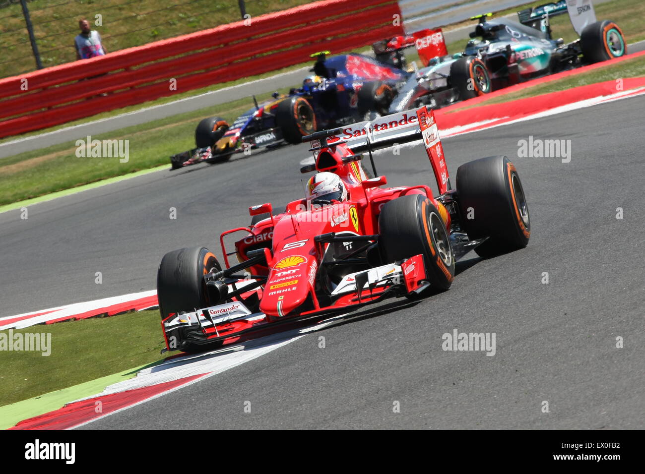 Sebastian Vettel con la sua Ferrari di Formula Uno in velocità Foto Stock