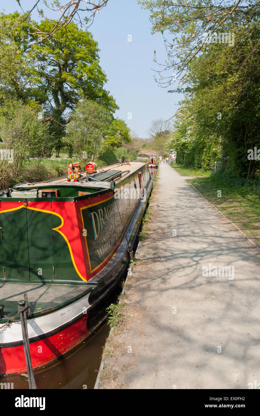 Canal chiatte ormeggiate in Llangollen canal un ramo del Shropshire Union Canal Foto Stock