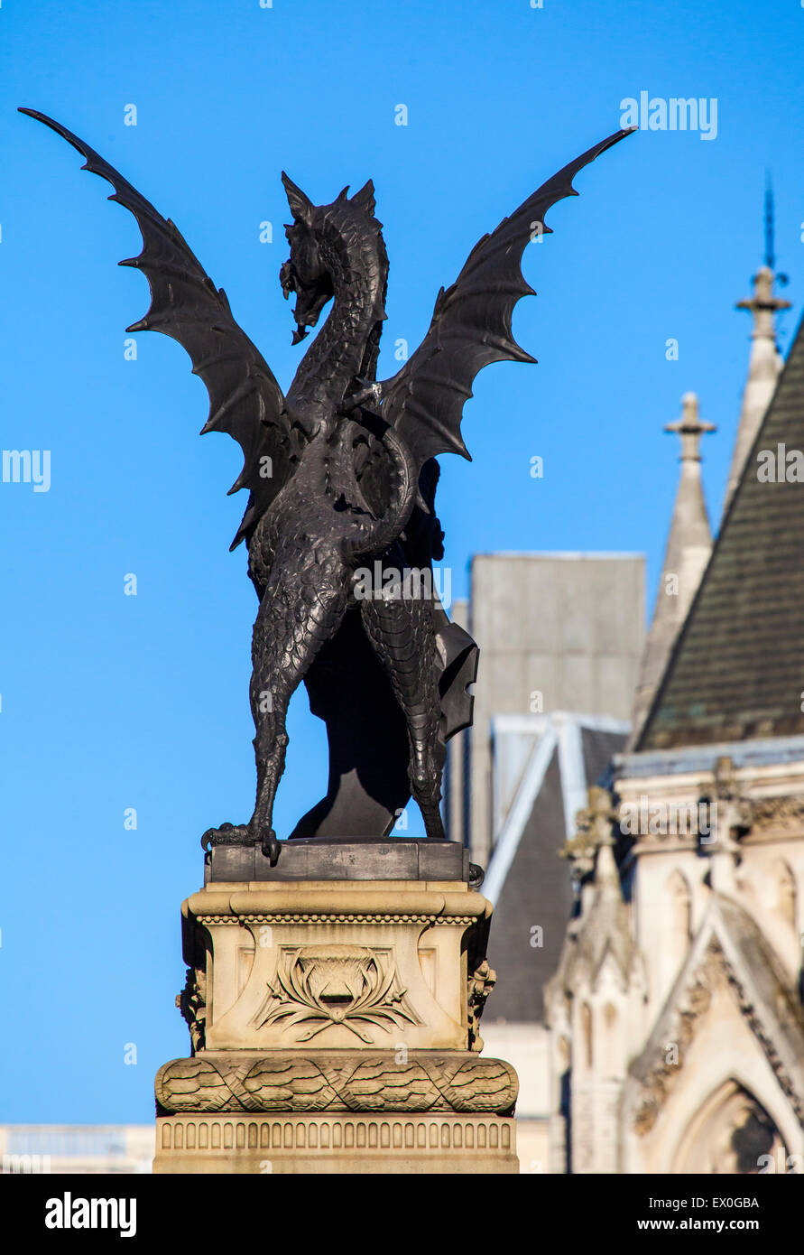 Una statua in Fleet Street, Londra, segnando il sito di Temple Bar - uno dei vecchi toll gates nella City di Londra. Foto Stock