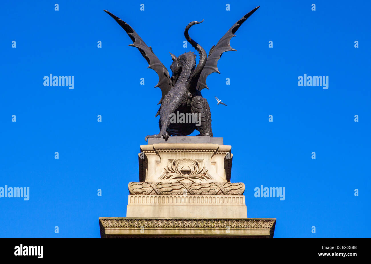 Una statua in Fleet Street, Londra, segnando il sito di Temple Bar - uno dei vecchi toll gates nella City di Londra. Foto Stock