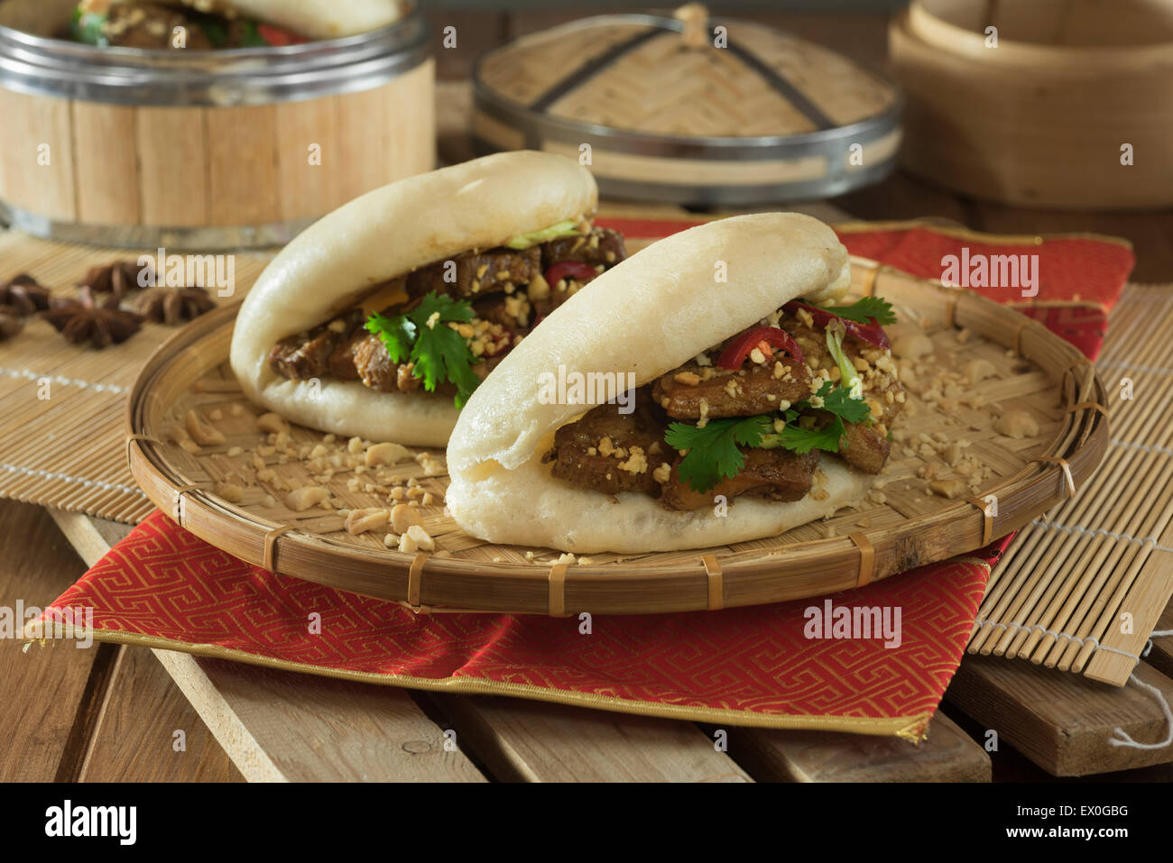 Gua Bao. Carne di maiale al vapore ciambelle. Asia cibo Foto Stock