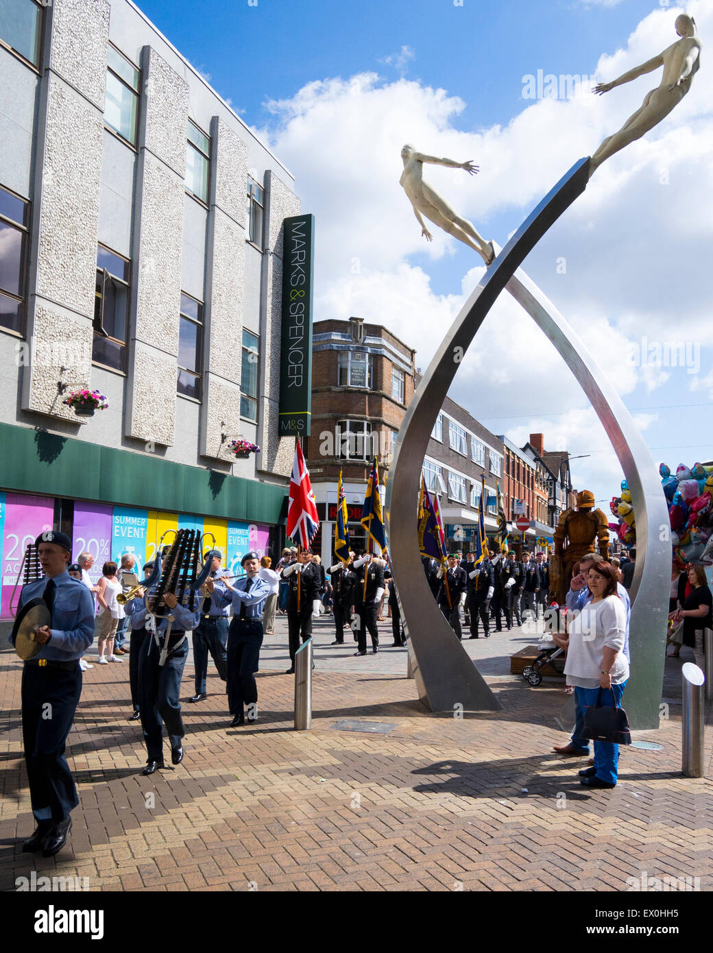 Sir Francis Crick Memorial Northampton UK SCULTURA Foto Stock