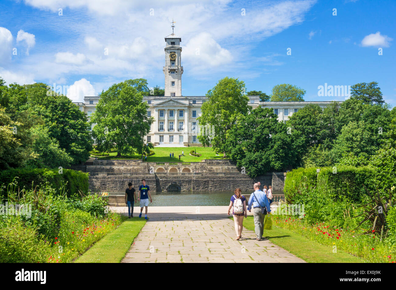 Trent Building e Highfields Lake Nottingham University Park Nottingham Nottinghamshire Inghilterra GB Europa Foto Stock