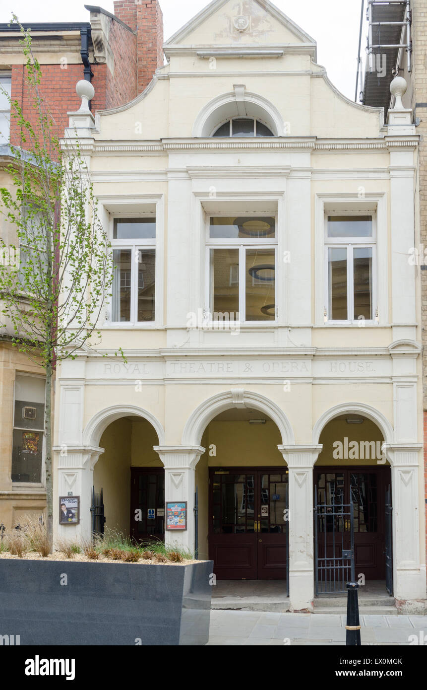 Northampton il Teatro Reale e la Opera House ingresso nella Guildhall Road, Northampton Foto Stock