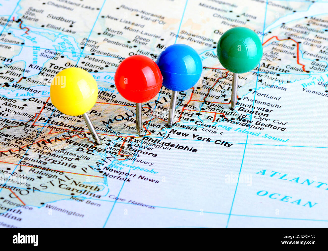 Ripresa macro di una mappa della costa est degli Stati Uniti che mostra le principali città Foto Stock