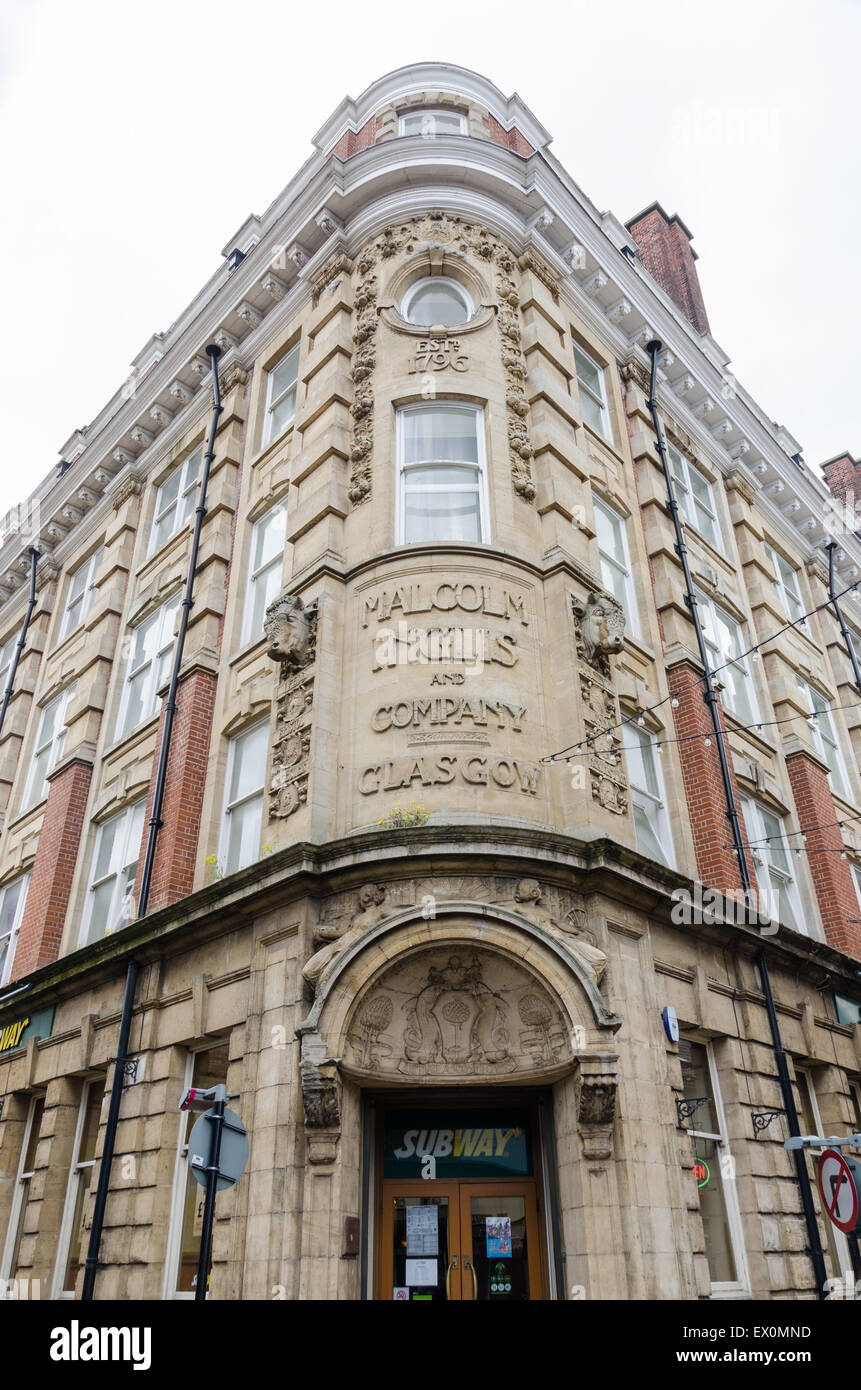 Gli edifici della città nel pesce Street, Northampton costruito come un magazzino nel 1900 per Malcolm Inglis e società, mercanti di cuoio Foto Stock