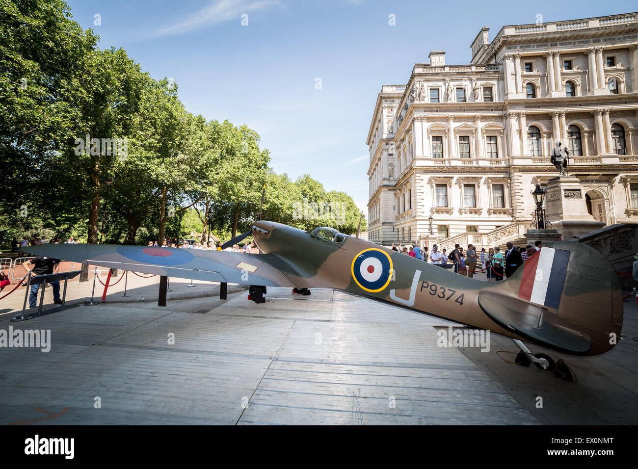 Londra, Regno Unito. 3 Luglio, 2015. Un Vickers Supermarine Spitfire Mk 1 di un aeromobile è raffigurato al di fuori del Churchill War Rooms prima della sua vendita dalla Casa d'aste Christie's Credit: Guy Corbishley/Alamy Live News Foto Stock