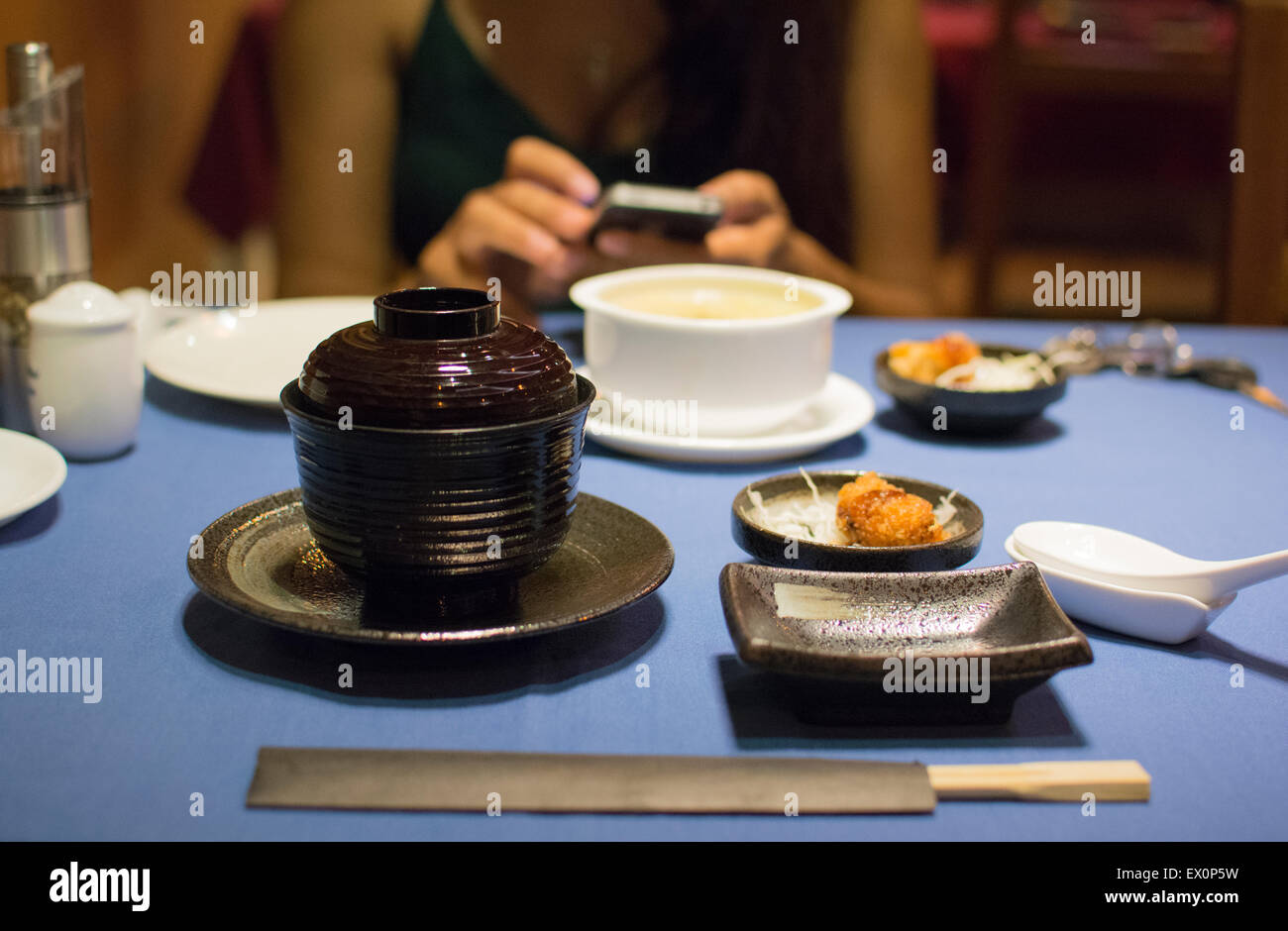 Cena di sushi data la notte Foto Stock
