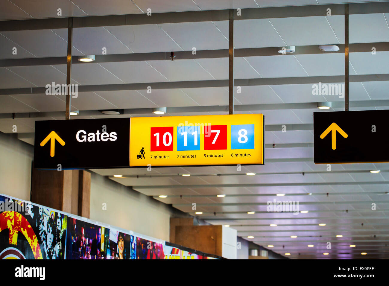 Gates firmare in un aeroporto. Foto Stock