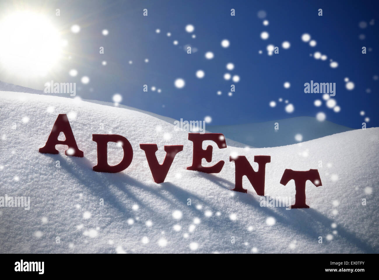 Avvento significa tempo di Natale i fiocchi di neve Sole Blu cielo Foto Stock