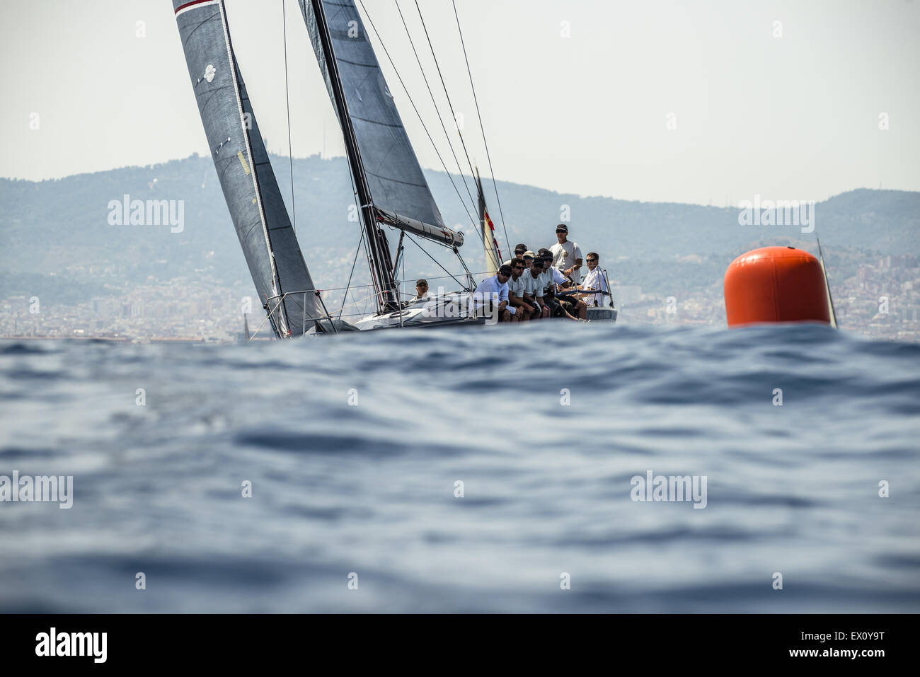 Barcellona, in Catalogna, Spagna. 3 Luglio, 2015. Il 'DIGITAL' alfa (IVB) vele nella parte anteriore della Barcellona costa durante gara 7 a competere in ORC B classe dell'ORC World Championship 2015 Credit: Matthias Oesterle/ZUMA filo/ZUMAPRESS.com/Alamy Live News Foto Stock