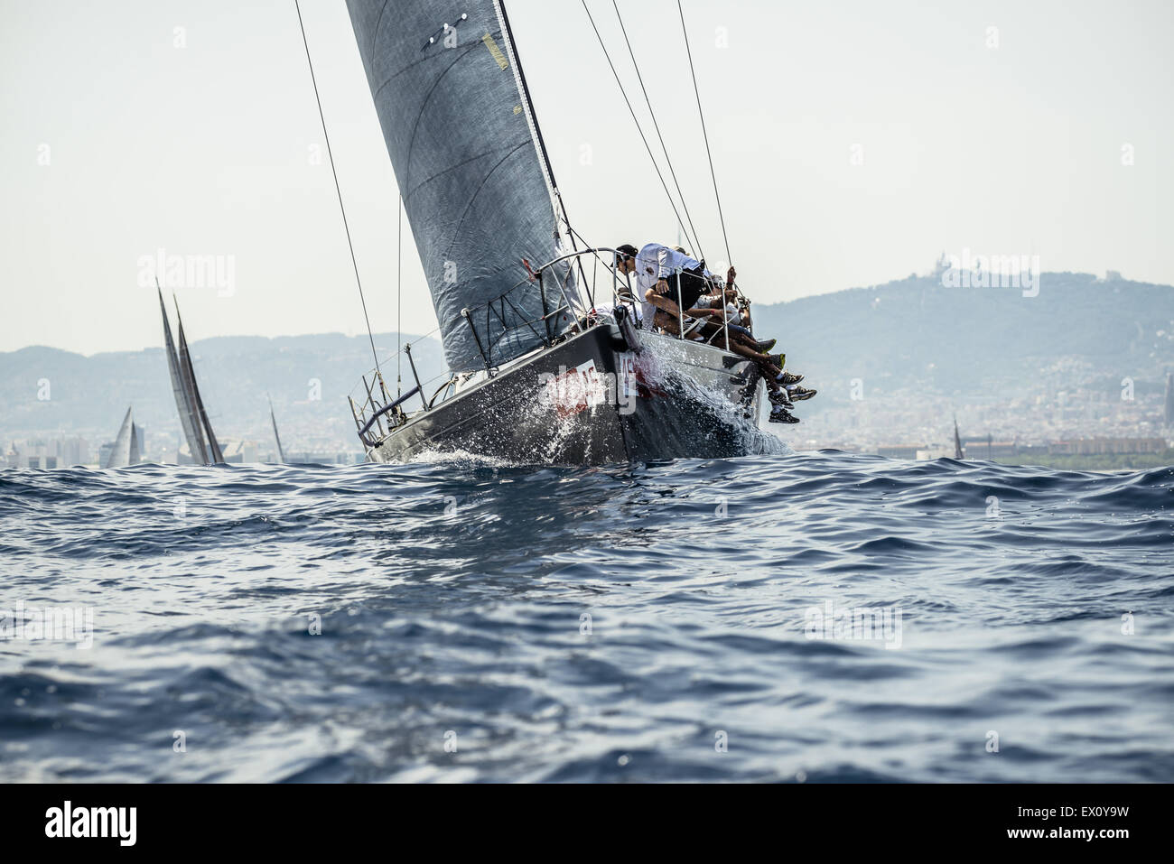 Barcellona, in Catalogna, Spagna. 3 Luglio, 2015. Il 'DIGITAL' alfa (IVB) vele nella parte anteriore della Barcellona costa durante gara 7 a competere in ORC B classe dell'ORC World Championship 2015 Credit: Matthias Oesterle/ZUMA filo/ZUMAPRESS.com/Alamy Live News Foto Stock