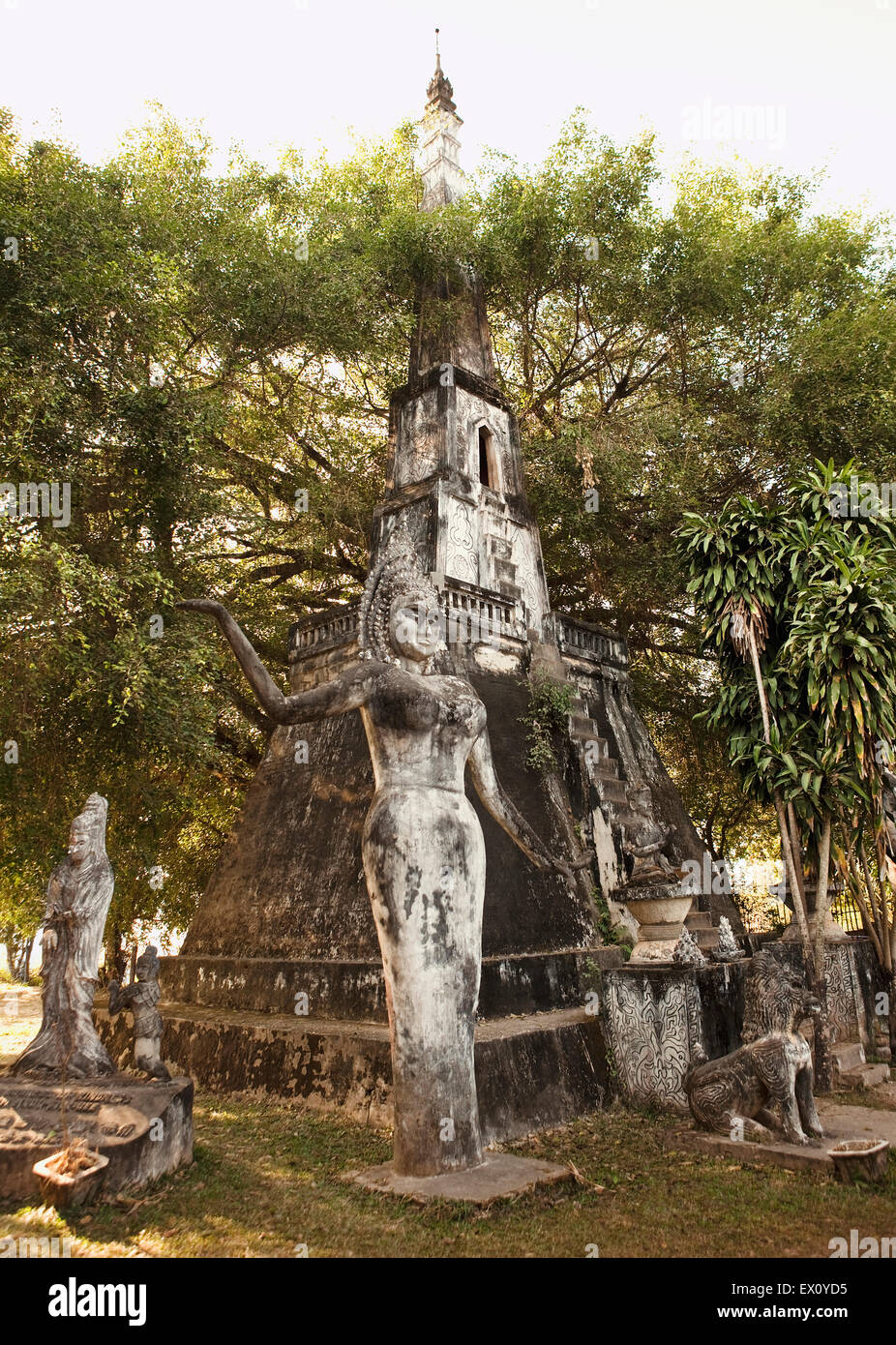 Statue in cemento in Xieng Khuan (Buddha Park), Vientiane, Laos P.D.R. Buddha Park è stato creato da Luang Pou Bounlua Soulilat. Foto Stock