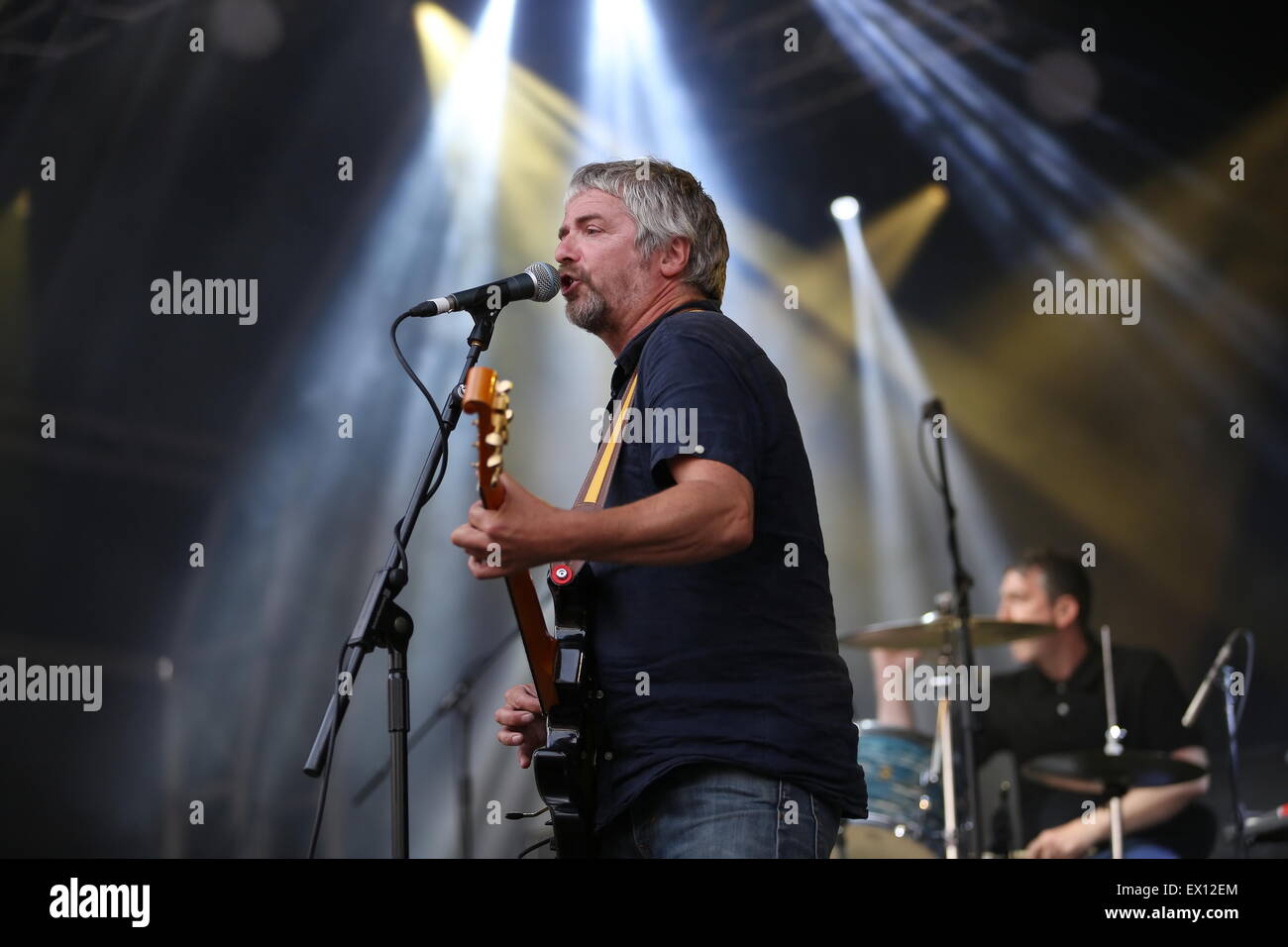 Manchester, Regno Unito. 3 Luglio, 2015. Banda di Manchester I Am Kloot eseguire live all'estate in città evento a Castlefield ciotola. © Alamy Live News/ © Simon Newbury/Alamy Live News Credito: Simon Newbury/Alamy Live News Foto Stock