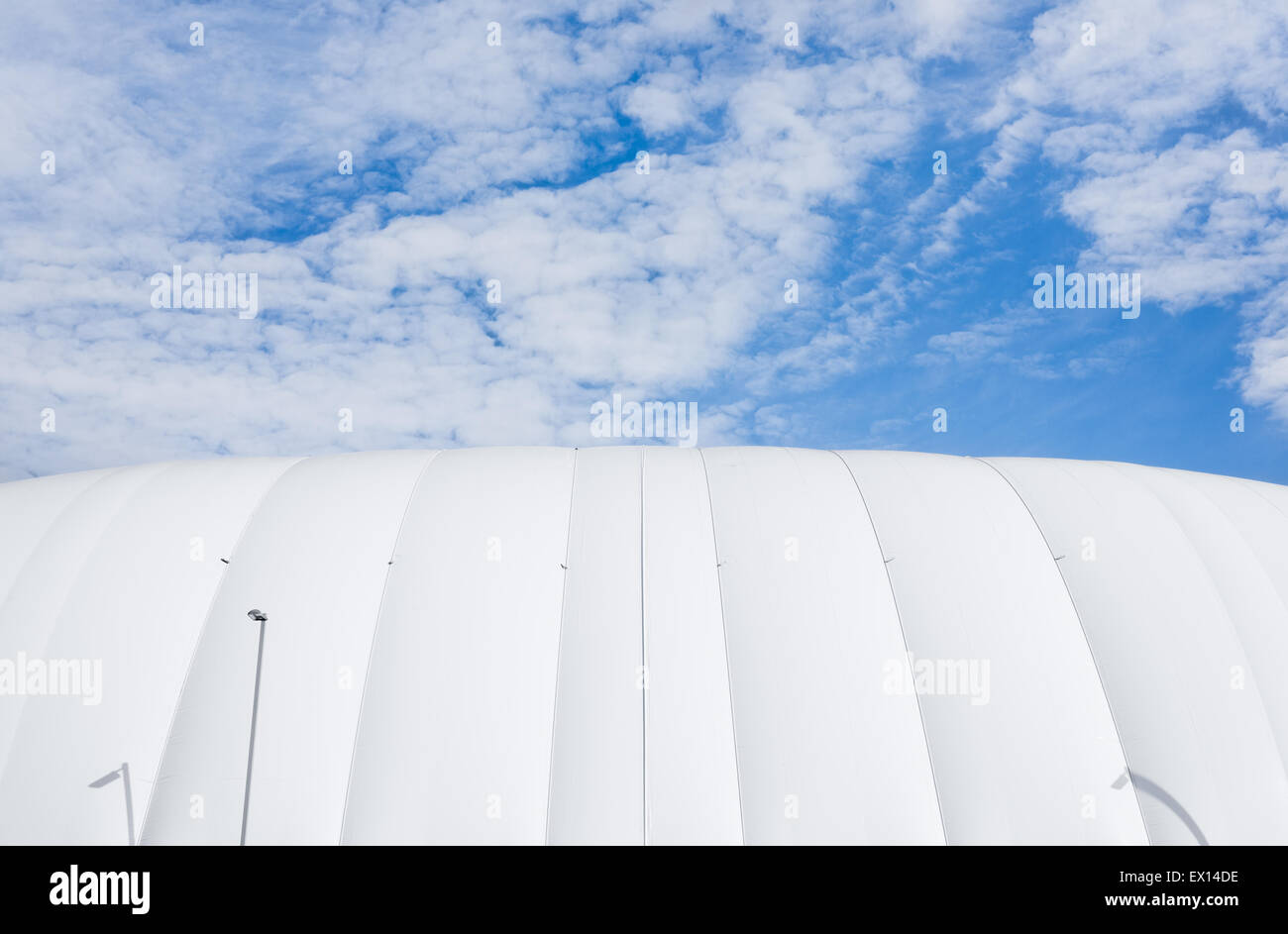 Bianco tetto a cupola e sky. Foto Stock