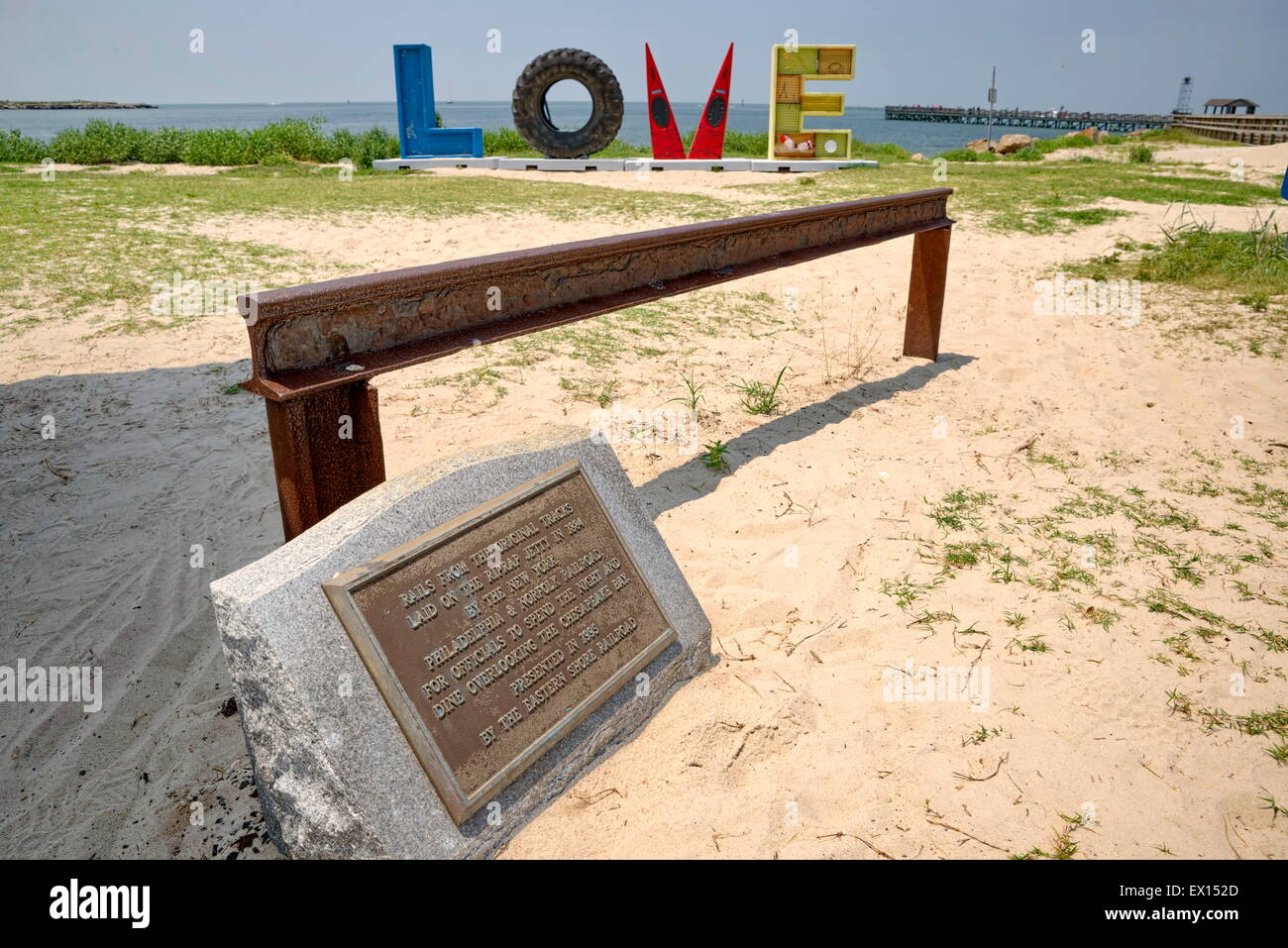Questo lavoro di amore, uno di più di 275 nel commonwealth, e un pezzo originale di ferrovia, riflette l'atmosfera di mare di Cape Charles, Virginia USA. Foto Stock