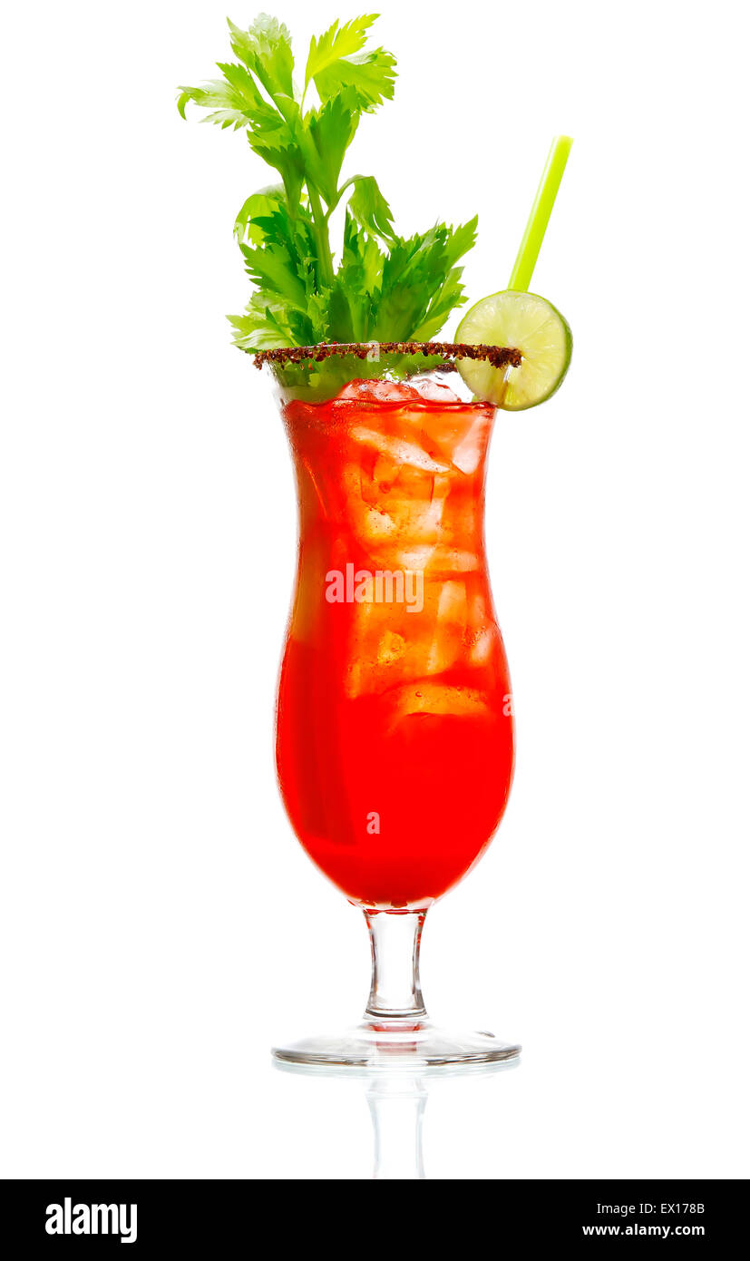 Immagine di stock di Bloody Mary cocktail isolati su sfondo bianco. Foto Stock