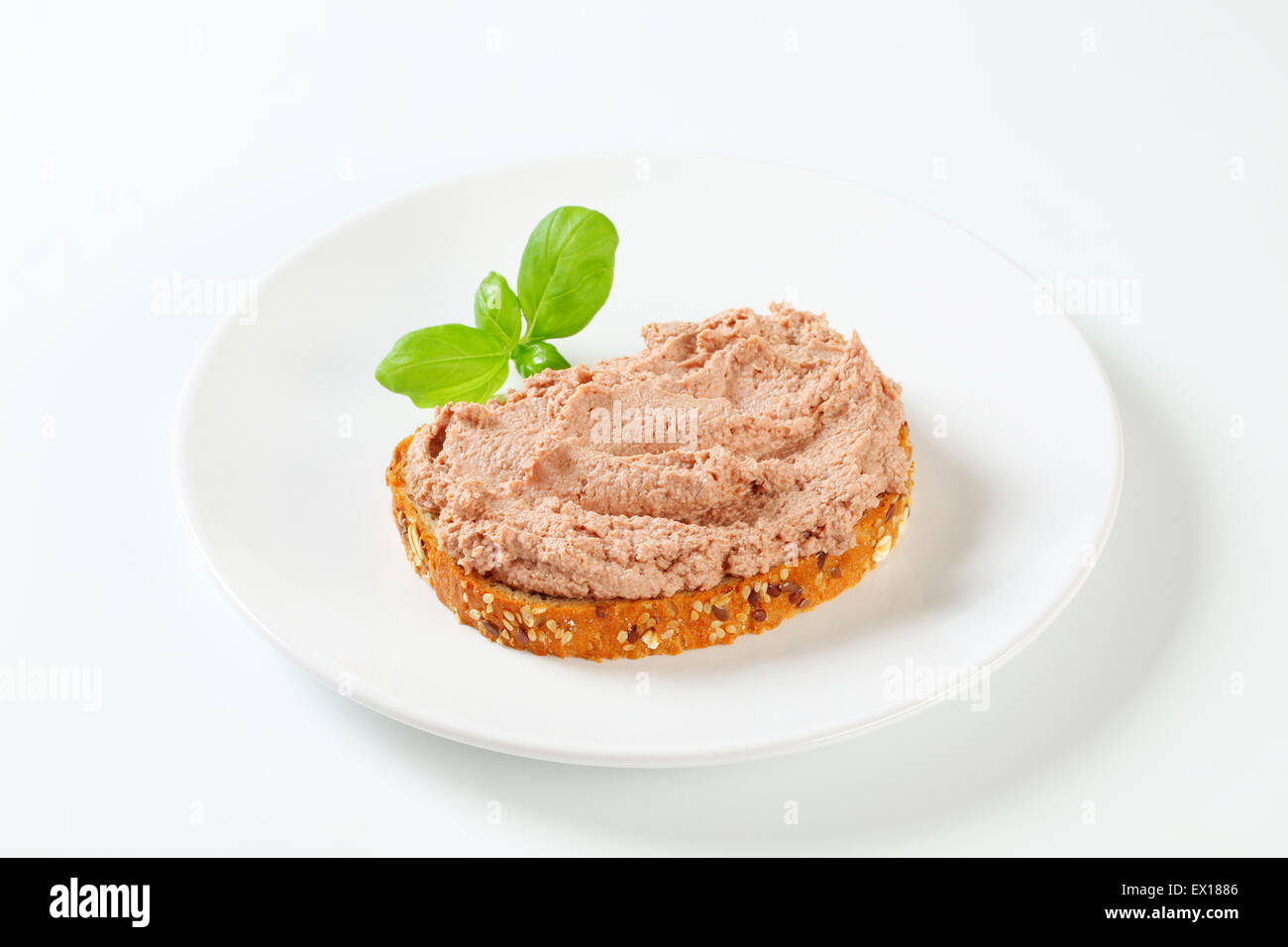 Grano intero pane con pane di carne Foto Stock