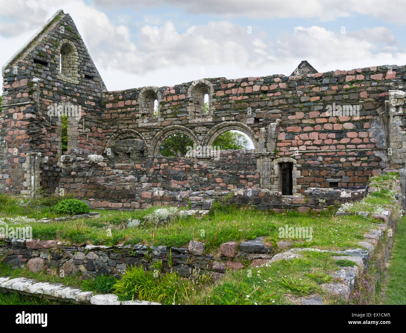 Rovine del monastero di Iona ex convento delle Agostiniane Ebridi Interne Argyll and Bute Scozia su questa isola tranquilla con la bellezza naturale Foto Stock