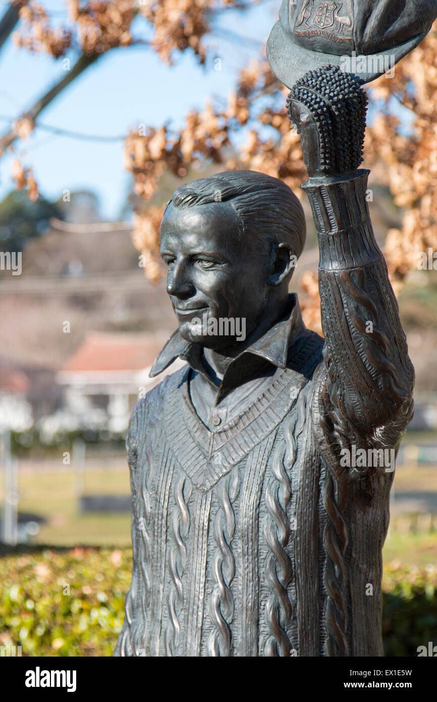 Statua di Sir Donald Bradman, presso il museo del cricket in Bowral, highalnds meridionale, Nuovo Galles del Sud, Australia Foto Stock