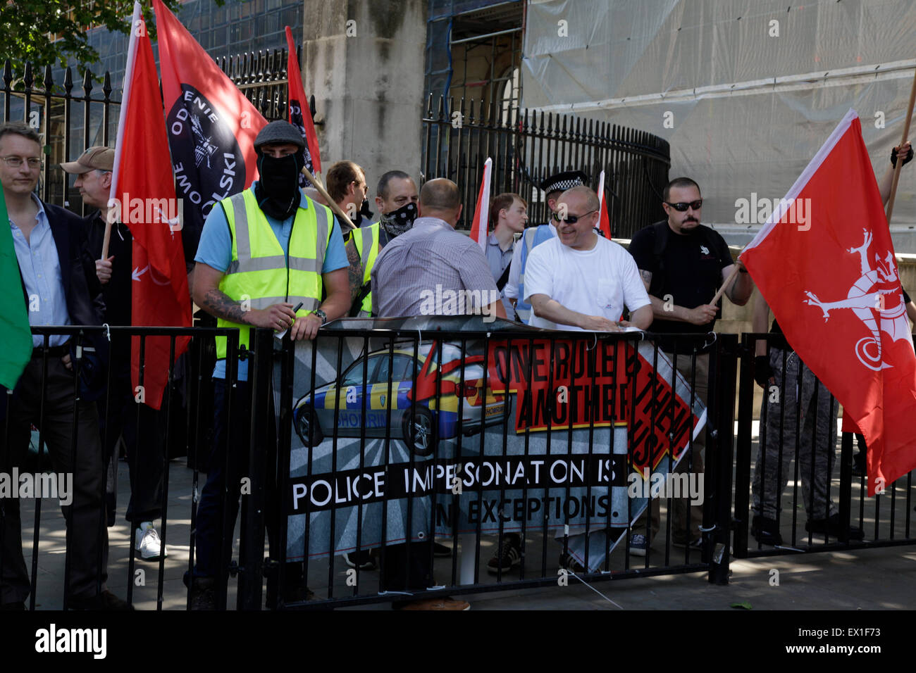 Westminster, Londra, Regno Unito, 4 luglio, 2015. La protesta contro la 'Jewification' di Londra di estrema destra group Credit: Fantastica Rabbit/Alamy Live News Foto Stock