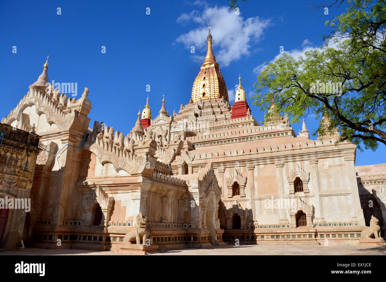 Tempio di Ananda a Bagan zona archeologica nota anche come il migliore, il più grande e meglio conservato e più venerato di Bagan templ Foto Stock