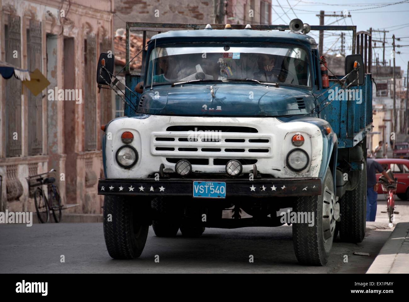Un camion sovietico d'epoca ZIL 130 per le strade di Cienfuegos, Cuba Foto Stock