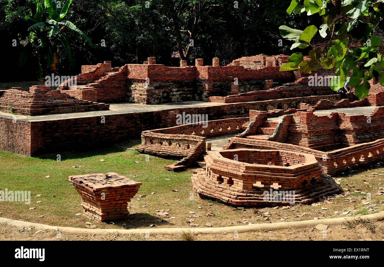 Chiang Mai, Thailandia: scavato in mattoni le rovine del tempio di Wat Pupia a Re Mengrai's Wiang Kum Kam Borgo Antico Foto Stock