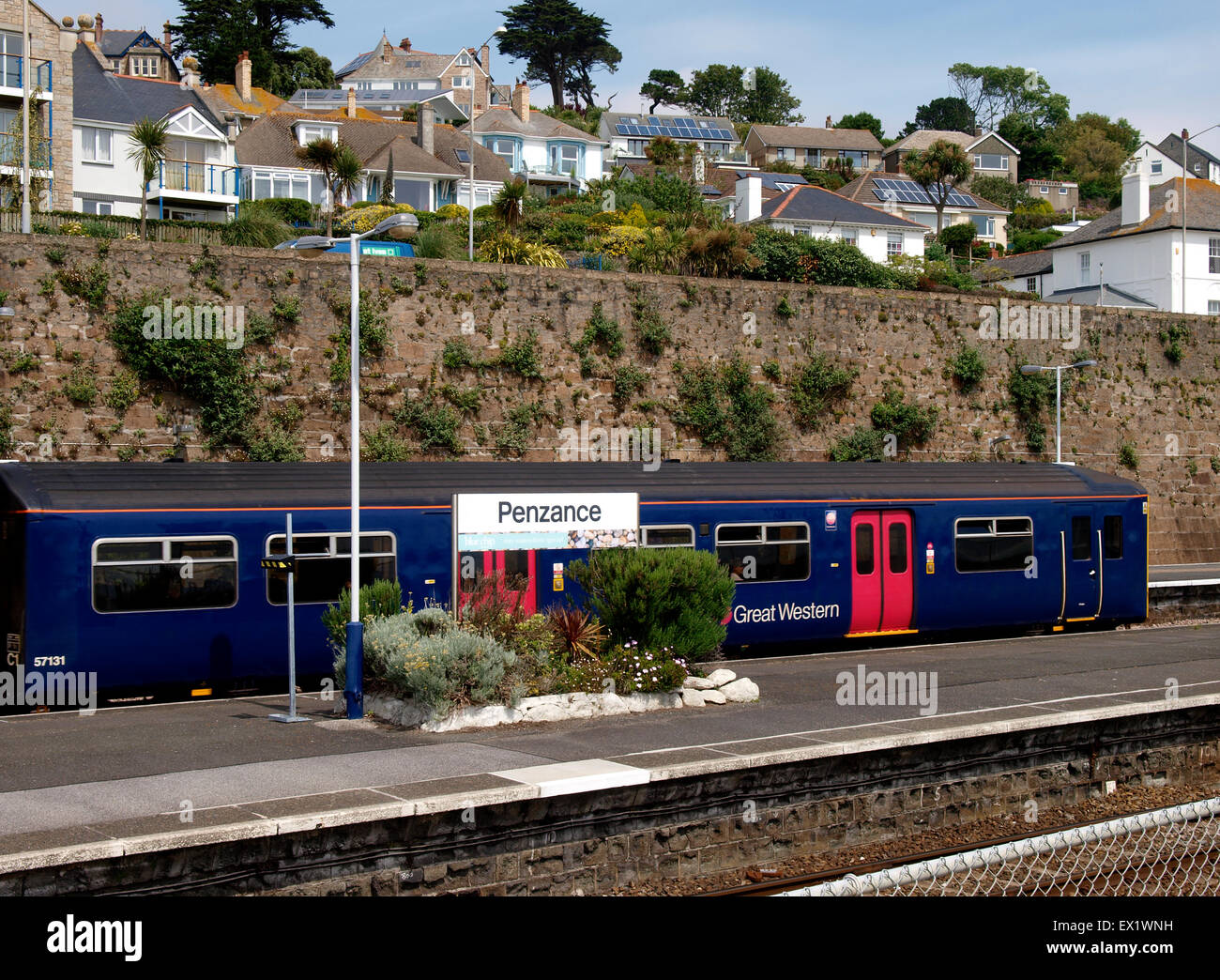 Primo grande Western con il treno alla stazione di Penzance, Cornwall, Regno Unito Foto Stock