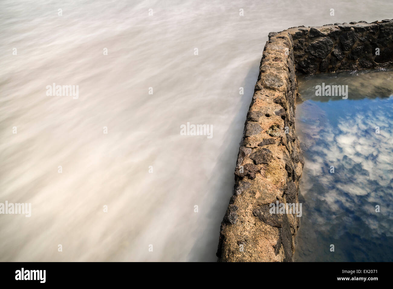 Cielo di riflessione sul mare Foto Stock