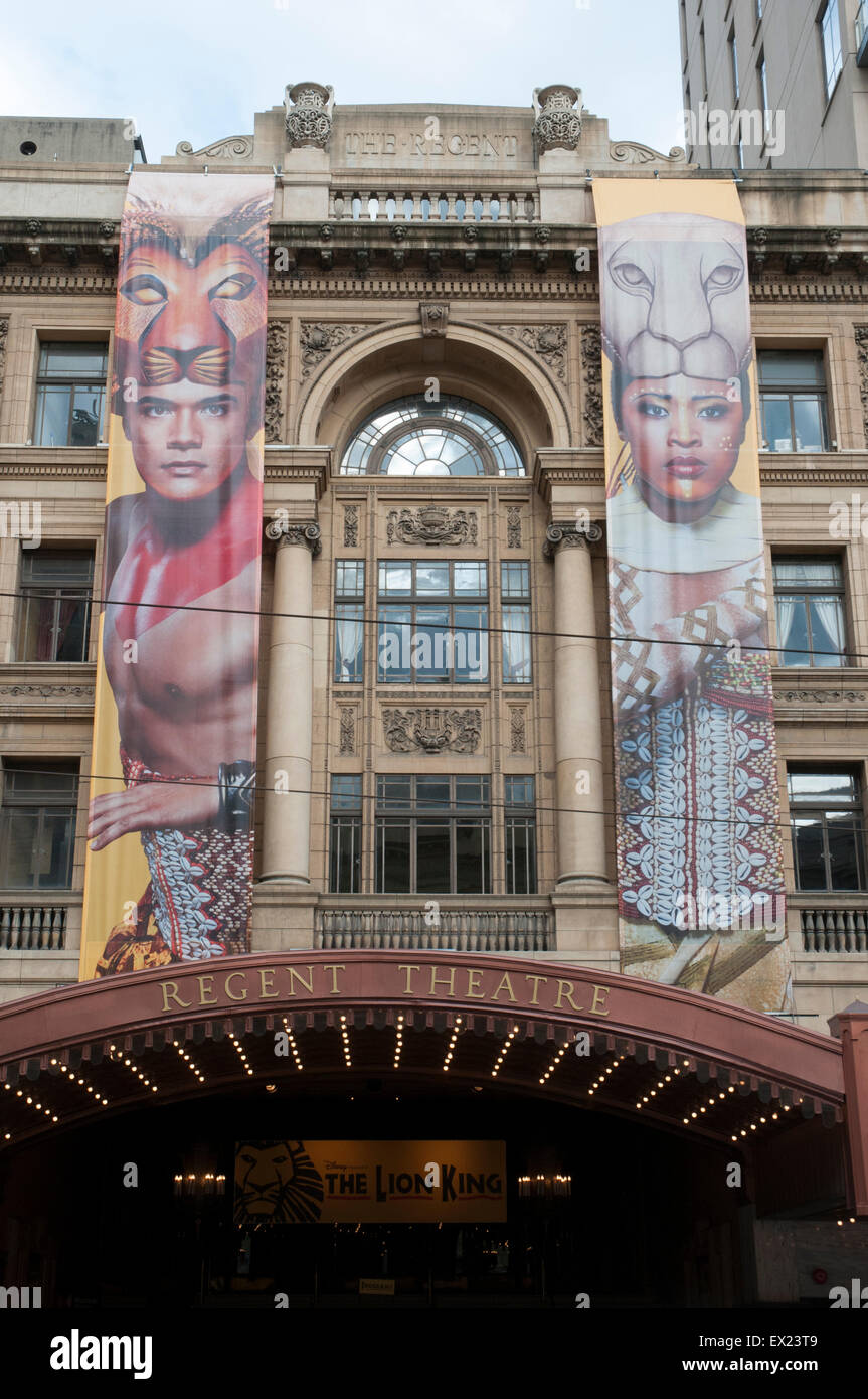 Regent Theatre di Collins St, Melbourne, con banner promuovere il re leone Foto Stock