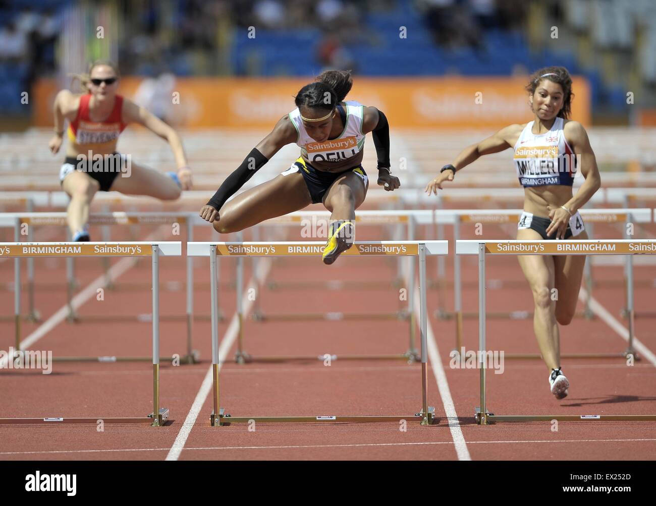 Birmingham, Regno Unito. 4 Luglio, 2015. Cindy Ofili in womens 100m ostacoli. British Athletics Championships. Alexander Stadium, Perry Barr, Birmingham, Inghilterra. Regno Unito. 04/07/2015. Credito: Sport In immagini/Alamy Live News Foto Stock