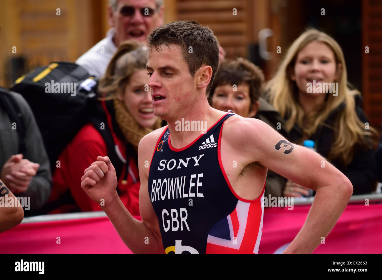 Jonathan Brownlee in esecuzione in un triathlon Foto Stock