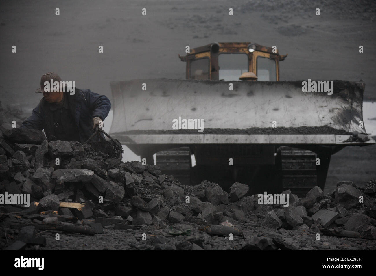 I minatori a lavorare in una miniera di carbone nel sito Huaibei, provincia di Anhui Febbraio 7, 2010. VCP Foto Stock