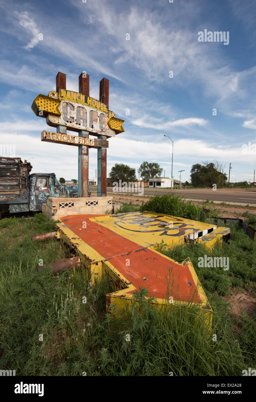 Abbandonato Ranch House Cafe segno sulla Route 66 in Tucumcari, Nuovo Messico Foto Stock